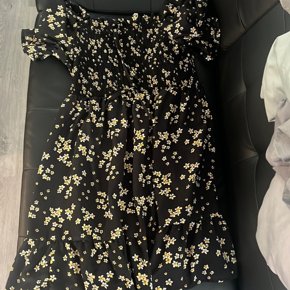 Beautiful, black and yellow summer dress extra stretchy